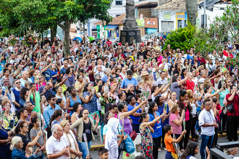 Festa Da Divina Miseric Rdia Re Ne Multid O Na Pra A Central De