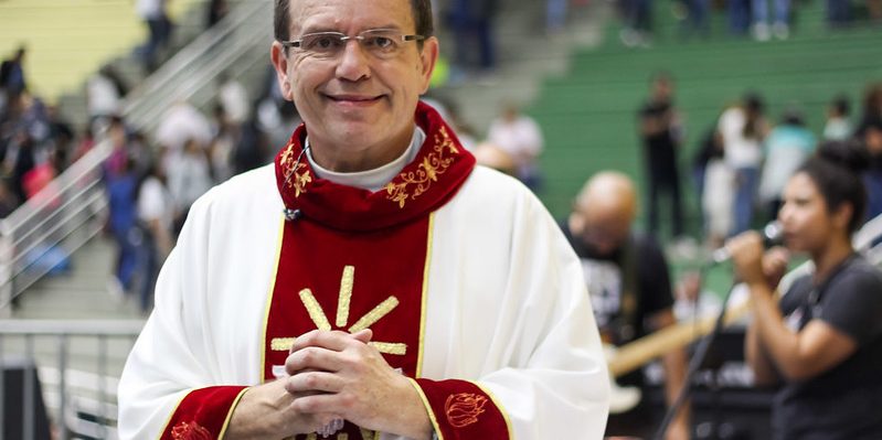 #REZEMOSJUNTOSEMCASA: padre Alberto Gambarini leva a Palavra atrav\u00e9s de ...