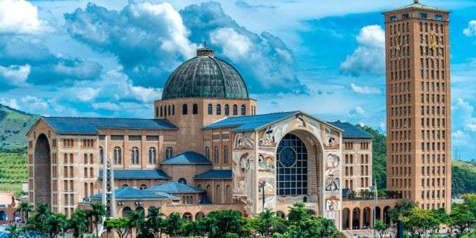 Aparecida hoje faxada da Basílica quase pronta. 